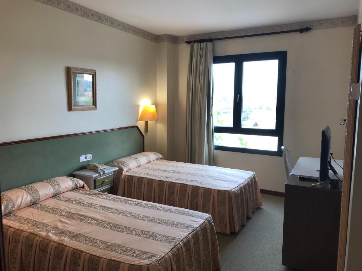 Hotel Magallon Caspe Esterno foto