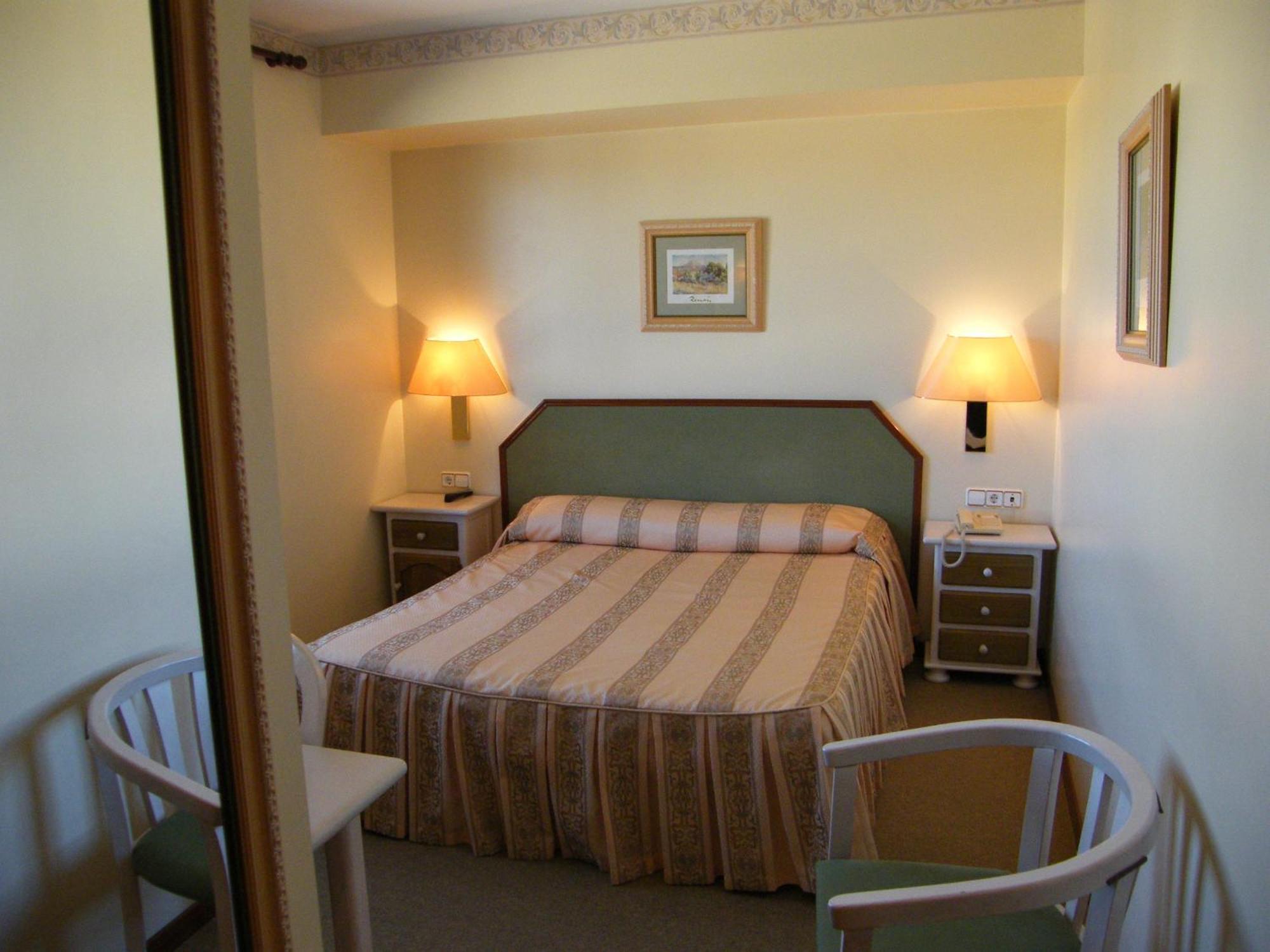 Hotel Magallon Caspe Esterno foto